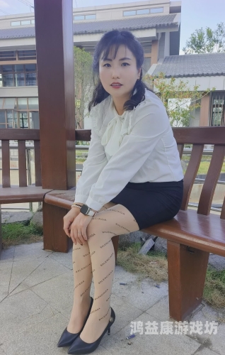 操丝袜熟女，时尚与魅力的完美融合老阿姨在家里面跳脸红的广场舞