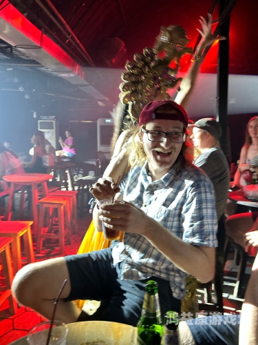 淫乱毛片人妖淫乱毛片人妖，网络热议背后的社会现象